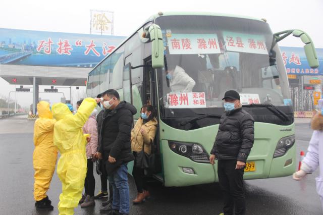 所轄收費站、服務區配合當地政府設立衛生檢疫站點，全力配合做好疫情檢疫工作。_調整大小.JPG
